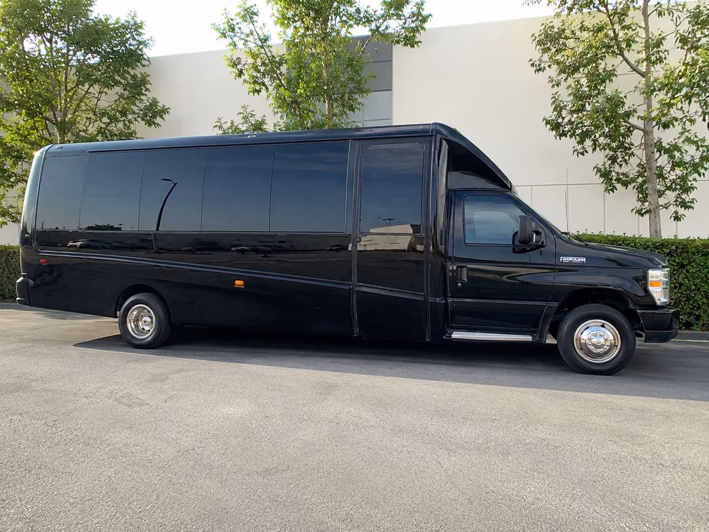 concert bus rentals for groups headed to mortgage matchup center in phoenix